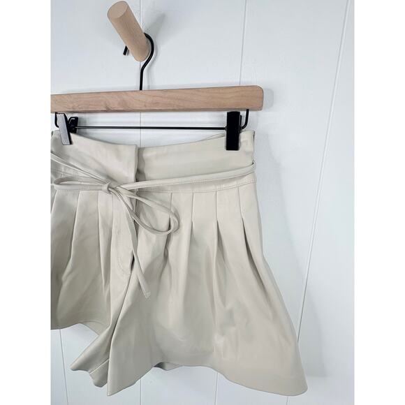 Blank NYC Faux Leather Pleated High Rise Shorts Size 26 Cream Ivory Tie Waist - Picture 5 of 10